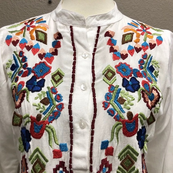 Women’s A&A Embroidered Tunic - Picture 2 of 8